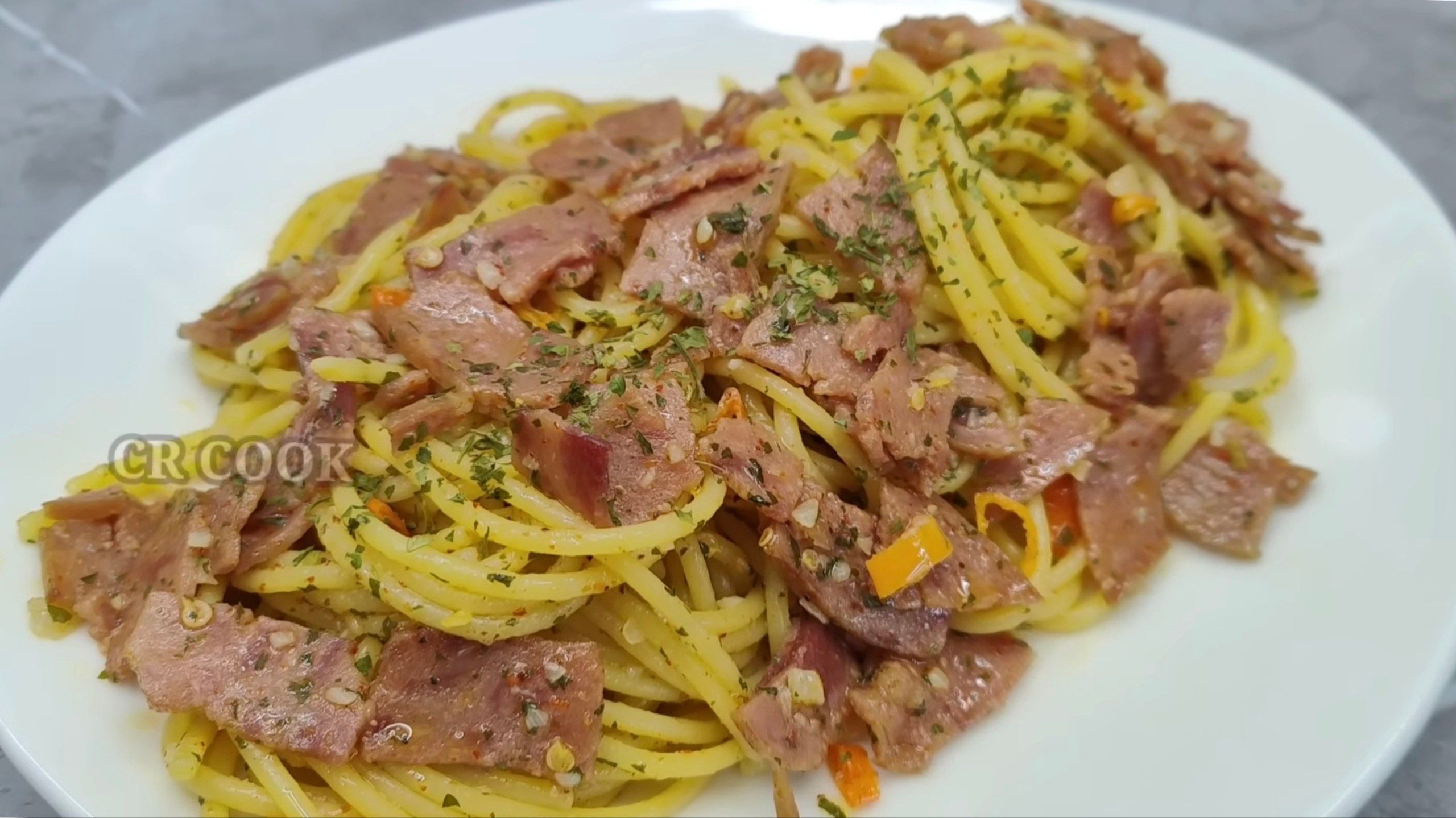Resep Spaghetti Aglio e Olio Smoke Beef yang Enak dan Gurih