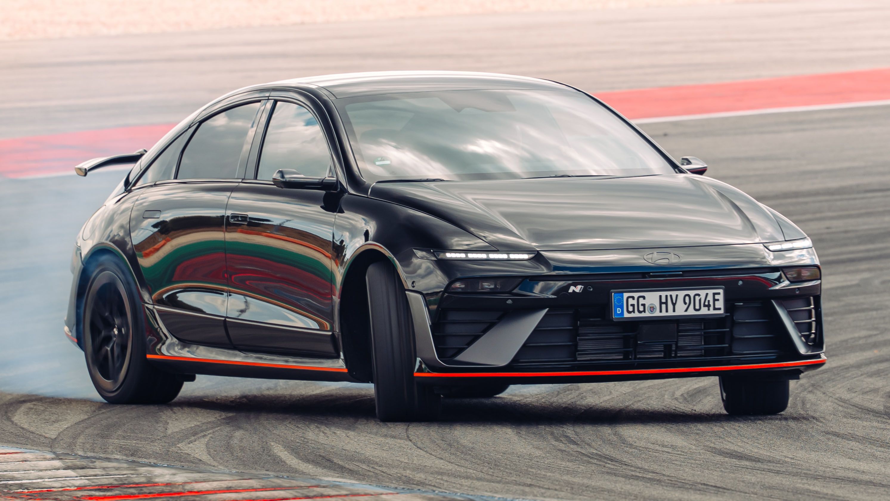 Hyundai Ioniq 6 N Berhasil Raih Predikat World Performance Car 2026