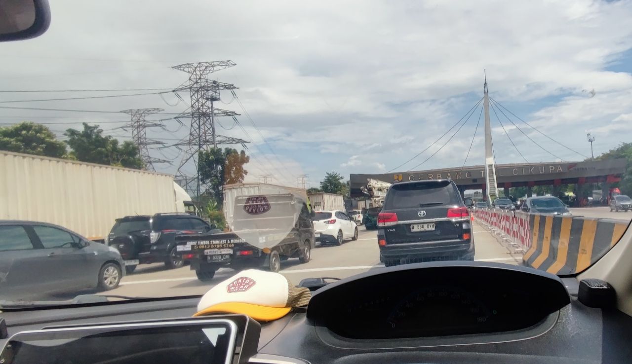 Macet Parah di Tol Tangerang Berdampak Gagal Terbang ke Kalimantan, Tiket Rp5,4 Juta Hangus