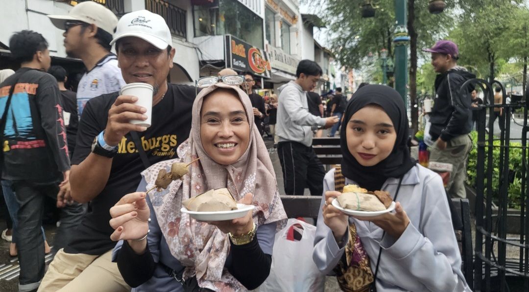 Baru dibuka Meriahkan Acara Ulang Tahun Sultan HB X Ke-80 , 16 Ribu Porsi Angkringan Gratis di Malioboro Ludes Sekejap