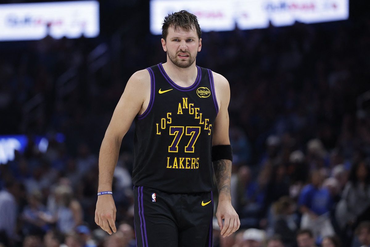 Karena Cedera, LA Lakers Terancam Kehilangan Luka Doncic Jelang Playoff NBA 2026