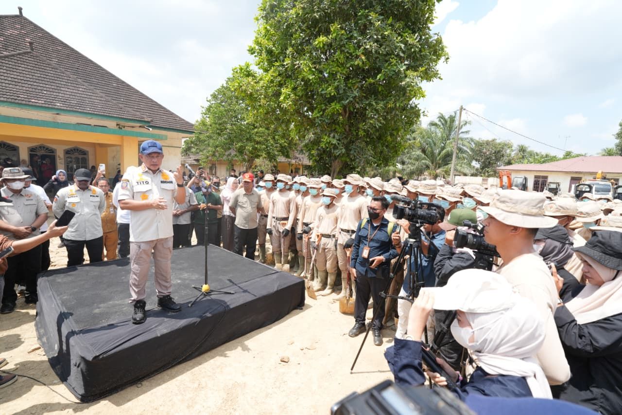 Kembali Terjunkan Praja IPDN ke Aceh Tamiang, Mendagri Tito: Sasar Pembersihan Sisa Lumpur di Permukiman Terdampak Bencana