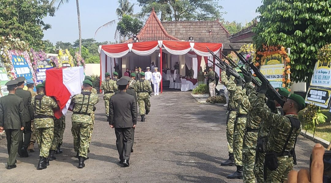 Jemput Dua Jenazah Prajurit TNI dari Lebanon di Bandara Adisucipto, Sultan HB X Tegaskan PBB Usut Tuntas Dalang Kematian