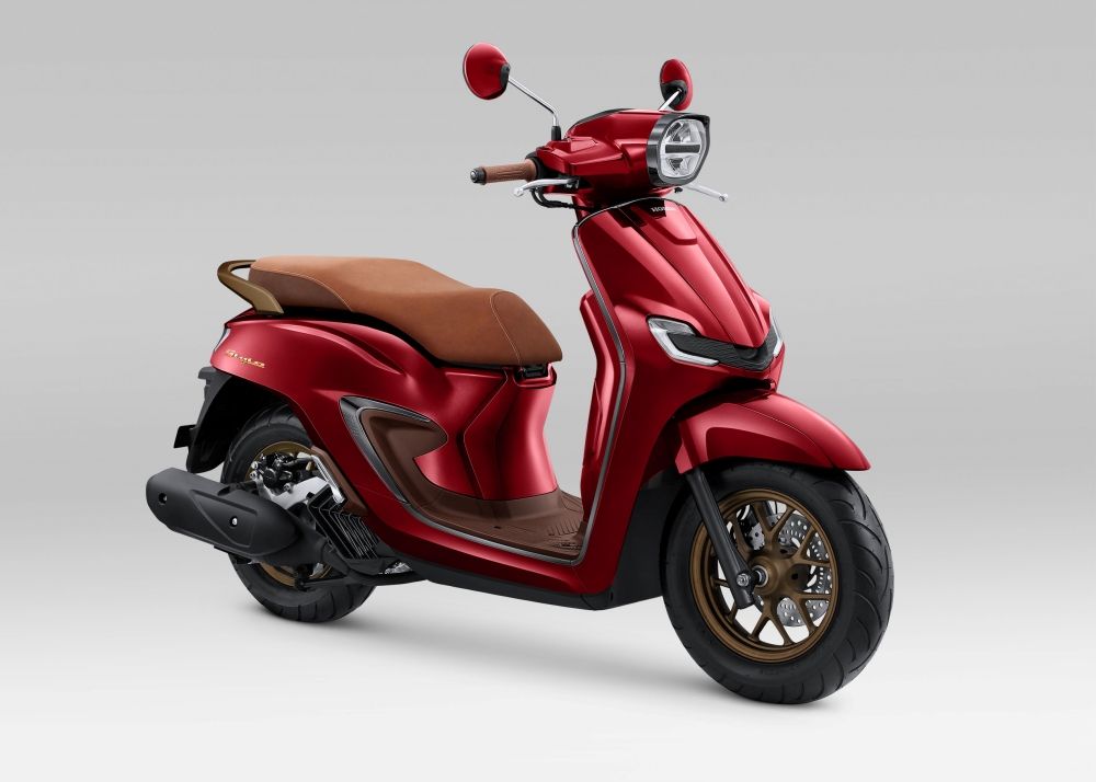 Honda Stylo 160 Ganti Baju, Warna Burgundy Bikin Beda di Jalan
