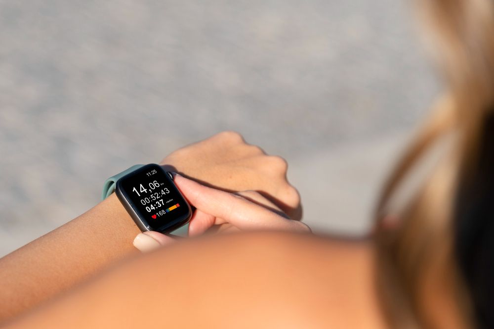 6 Smartwatch Baterai Tahan Lama, Nggak Perlu Cas Tiap Hari!