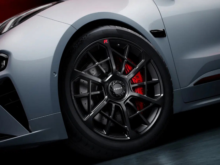 Zeekr 001 Ulang Tahun ke-5: 912 HP, Isi Baterai 10 Menit