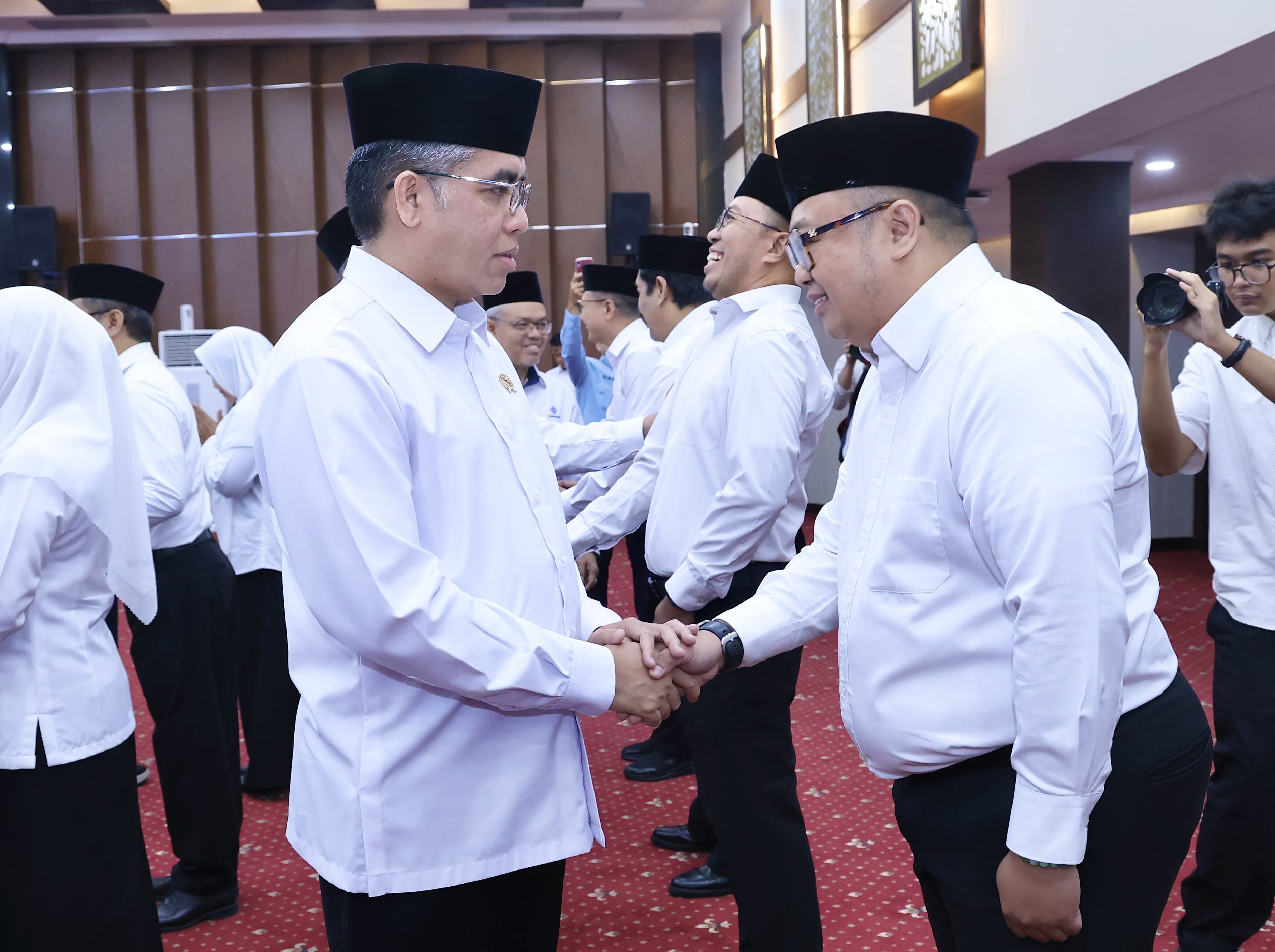 Menaker Lantik 12 Pejabat, Tekankan Layanan Publik Harus Lebih Cepat dan Berdampak