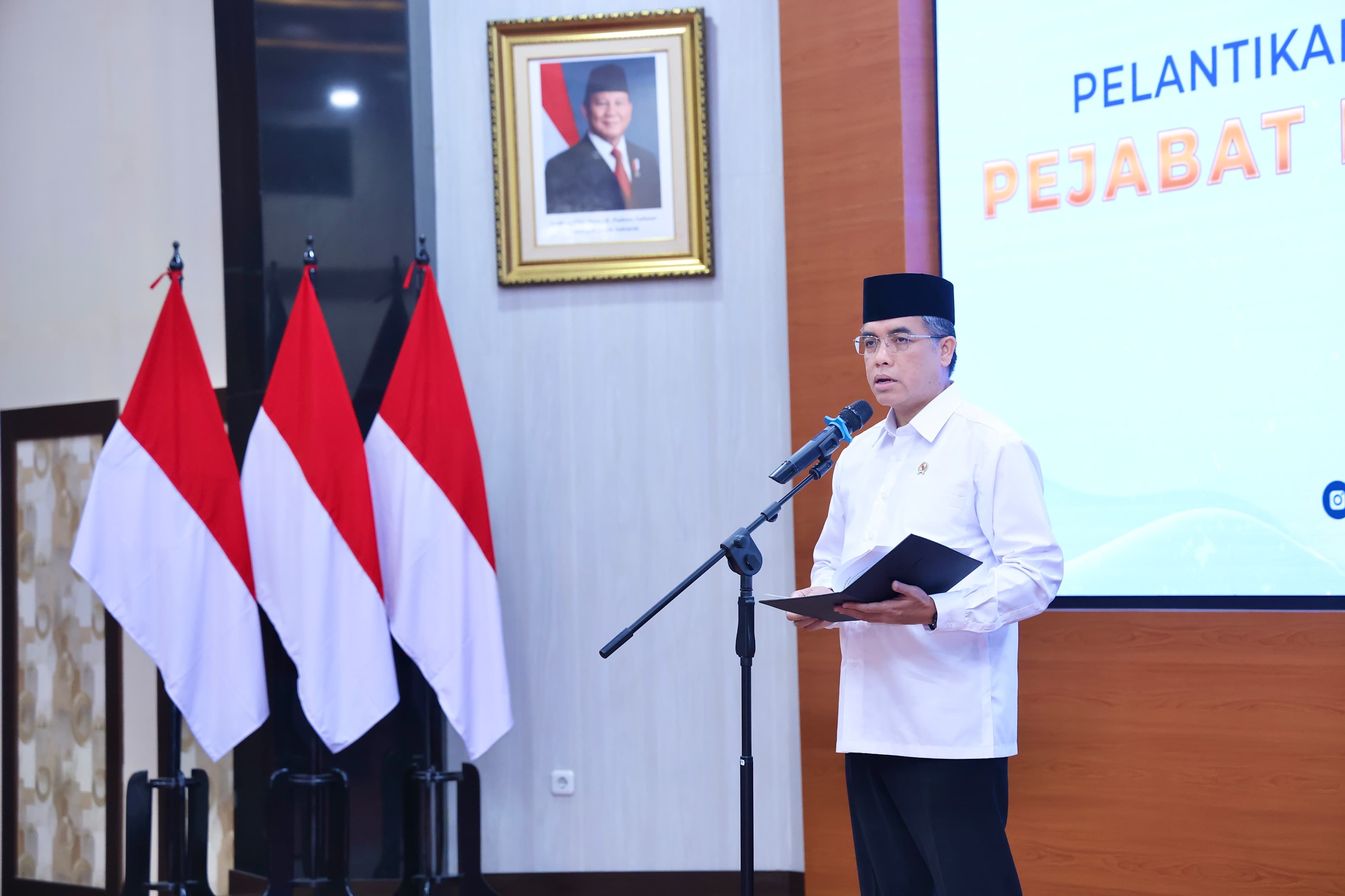 Menaker Lantik 12 Pejabat, Tekankan Layanan Publik Harus Lebih Cepat dan Berdampak