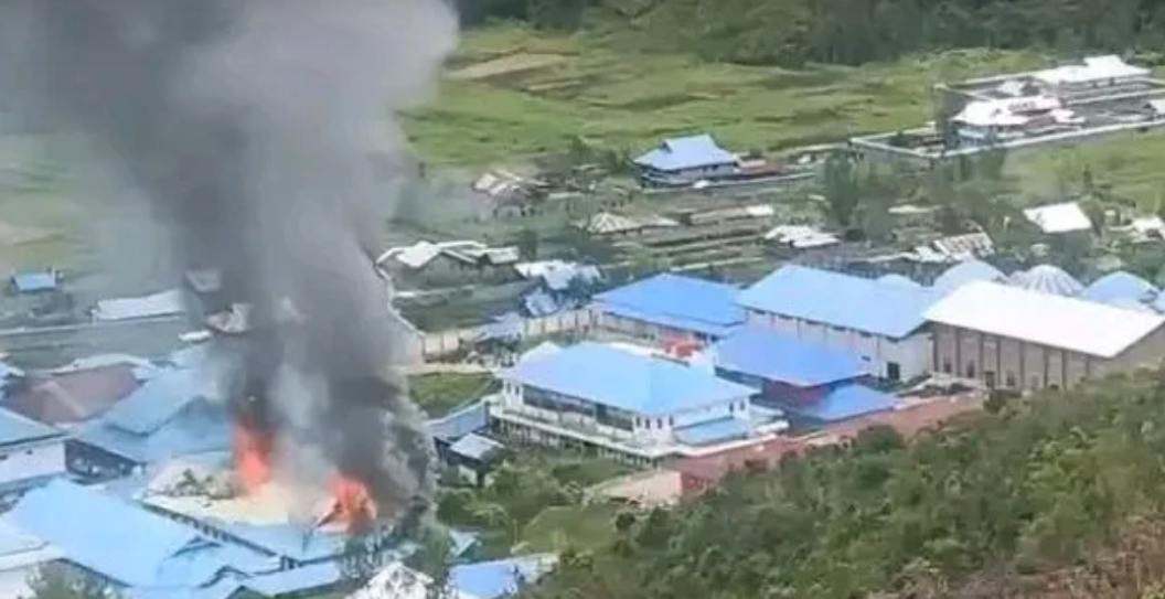 Kebakaran Hebat Hanguskan RSUD Paniai, Api Berawal Dari Ruang Terpadu