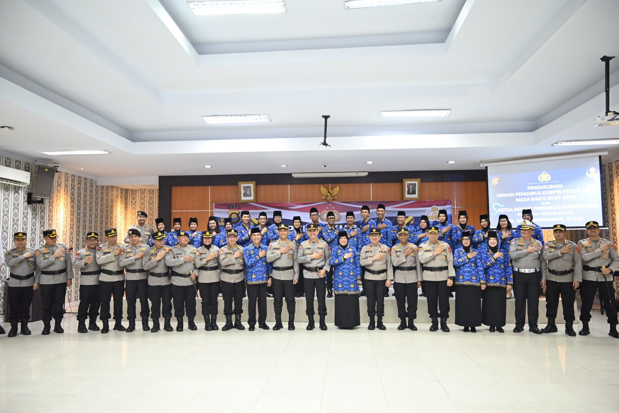 Kapolda Jambi Pimpin Upacara Pengukuhan Dewan Pengurus KORPRI Polri Periode 2025–2030