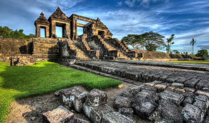 Menelusuri Jejak Masa Lalu: Rekomendasi Wisata Sejarah di Jambi Terpopuler