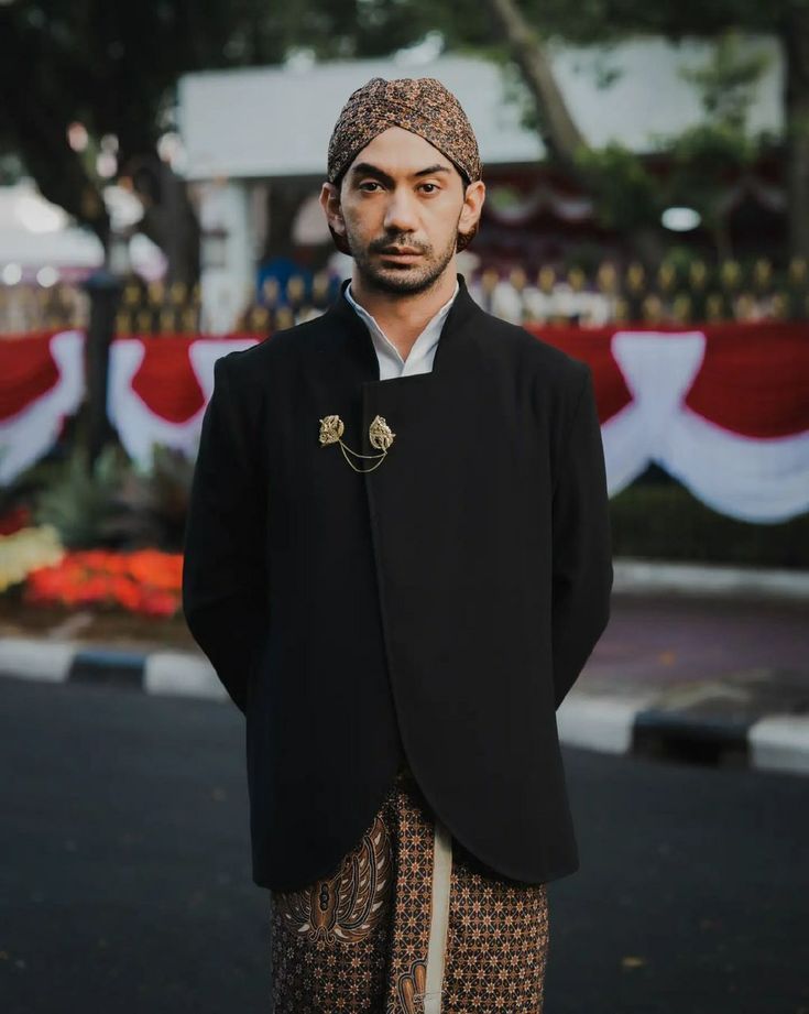 Tips Memilih Pakaian Hari Kartini untuk Laki-laki agar Tampil Maksimal