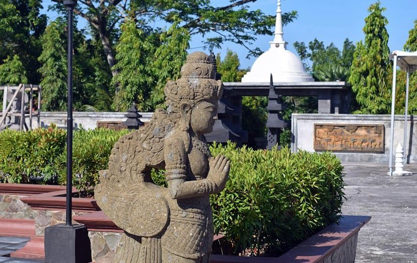 Tak Perlu ke Myanmar, Balikpapan Punya Replika Pagoda Shwedagon di Vihara Eka Dharma Manggala