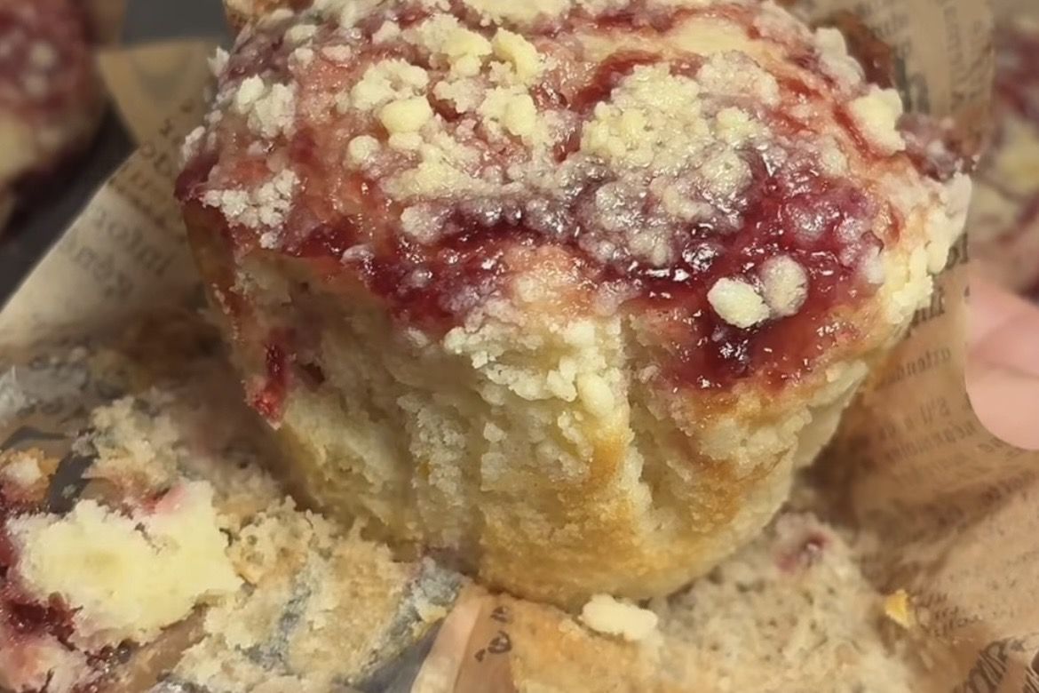 Lembut, Wangi, dan Segar! Begini Resep Lemon Raspberry Muffins Ala Rumahan
