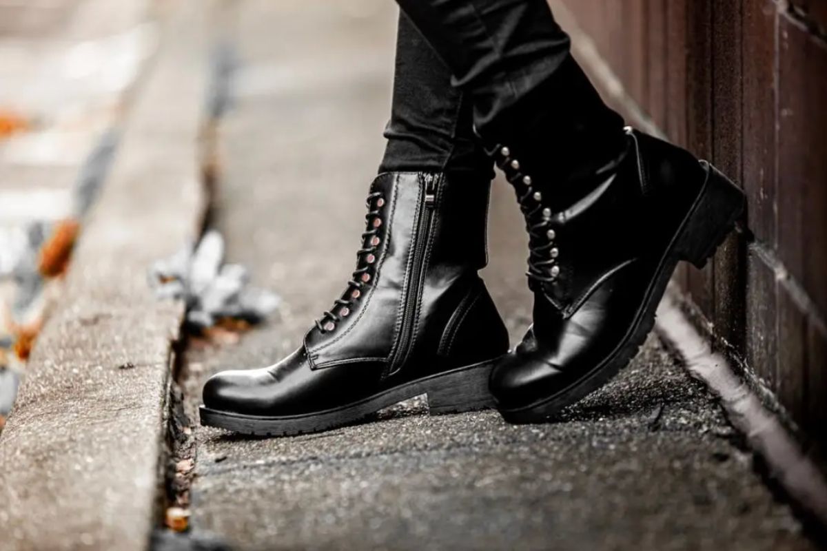 7 Jenis Sepatu Boots Perempuan yang Bikin Gaya Auto Keren dan Stand Out