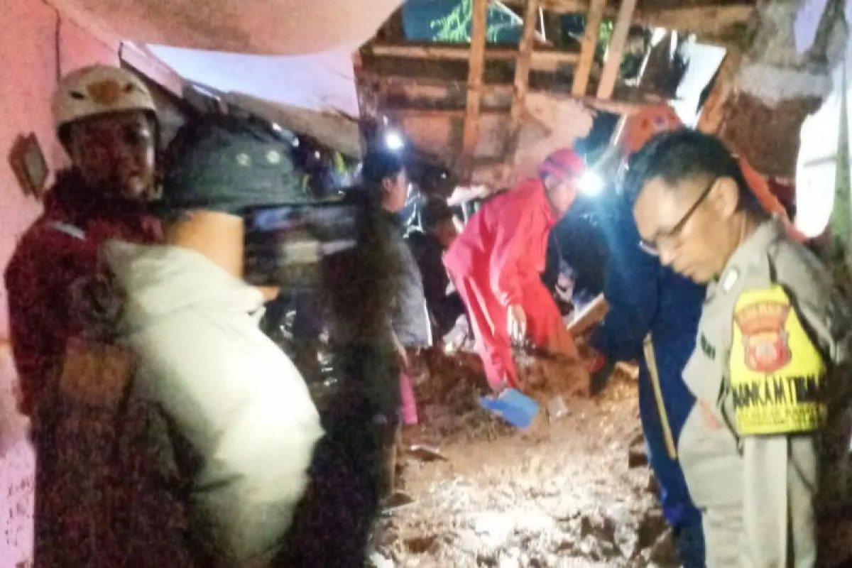 Longsor di Sumedang, Satu Korban Masih Tertimbun Material