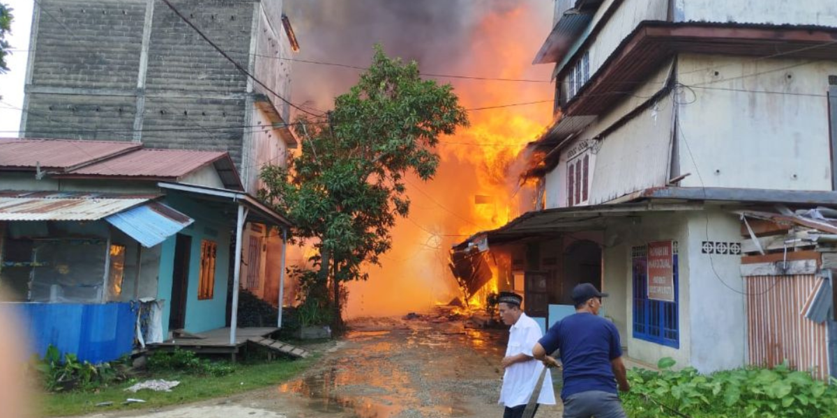 Kebakaran Reteh Inhil Hari Ini, 47 KK Terdampak Puluhan Rumah Terbakar