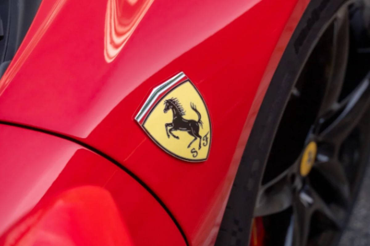 Mengapa Logo Ferrari Kuda Jingkrak? Ini Asal-usulnya