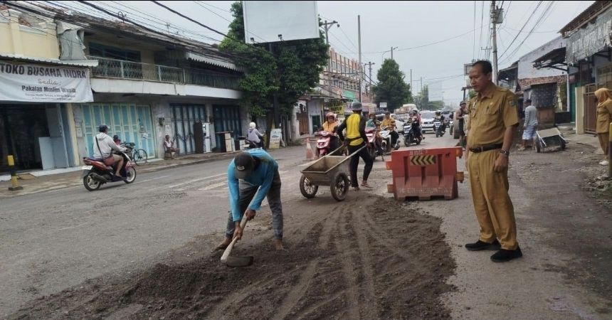 Pemkot Pekalongan Terus Kebut Perbaikan Jalan Demi Kenyamanan Masyarakatnya