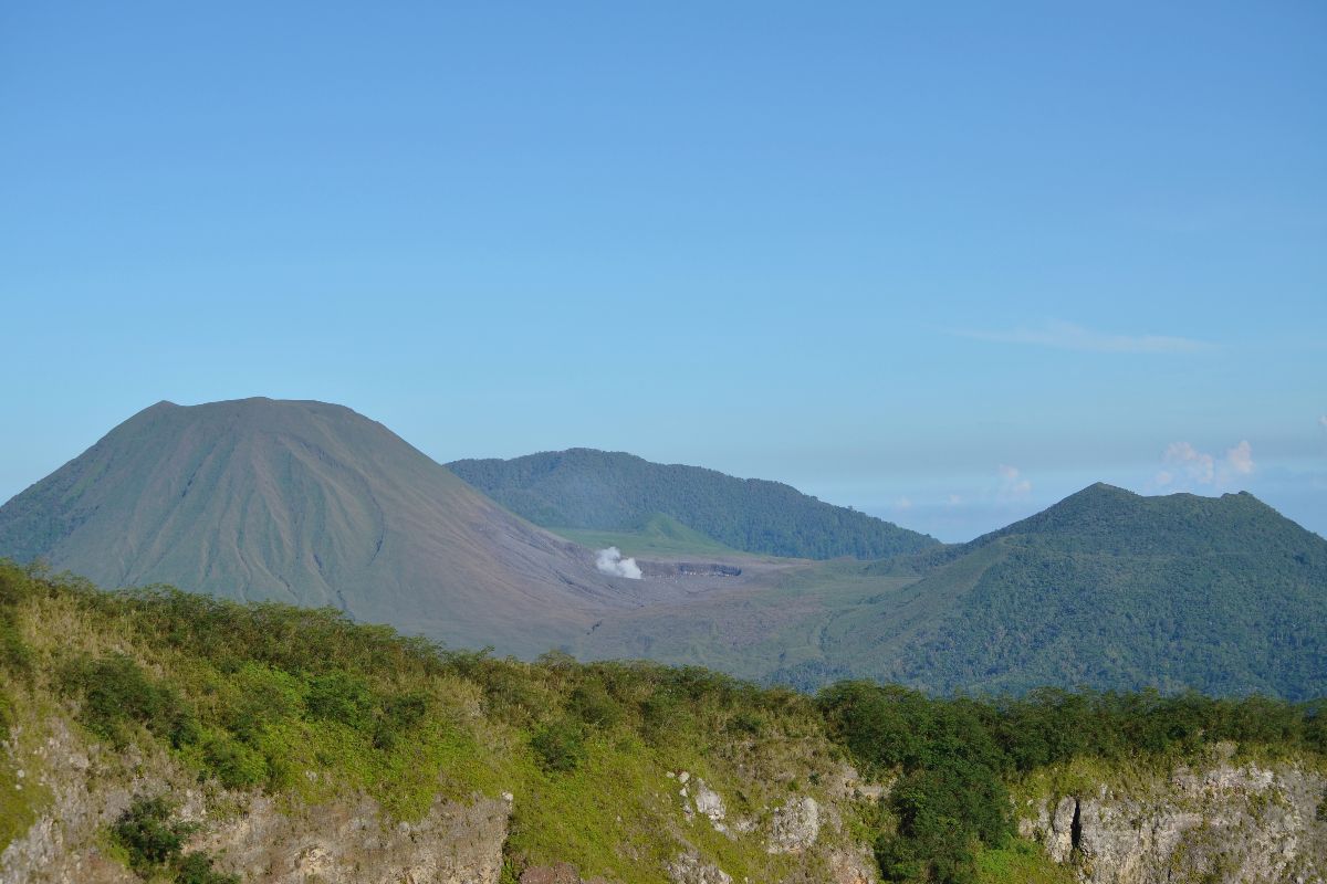 Destinasi Gunug Buat Trekking dan Hiking di Kota Tomohon