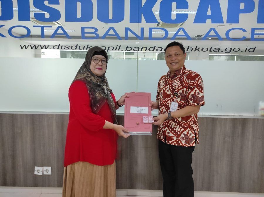 Disdukcapil Banda Aceh Serahkan 27 KIA untuk Siswa TK