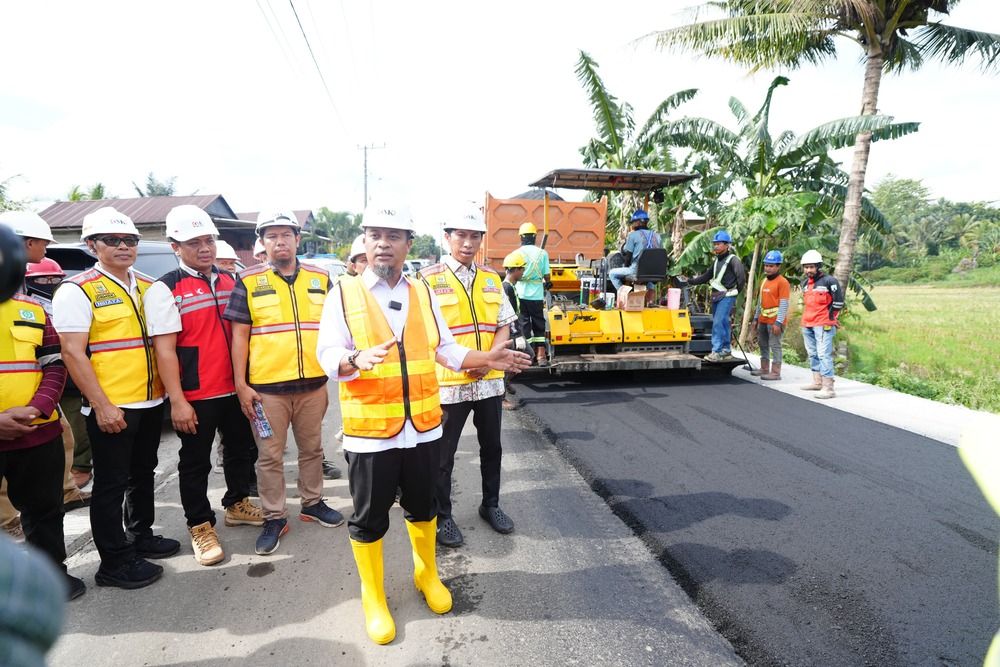 Gubernur Sulsel Tinjau Proyek Jalan MYP di Pinrang, Progres Capai 57 Persen
