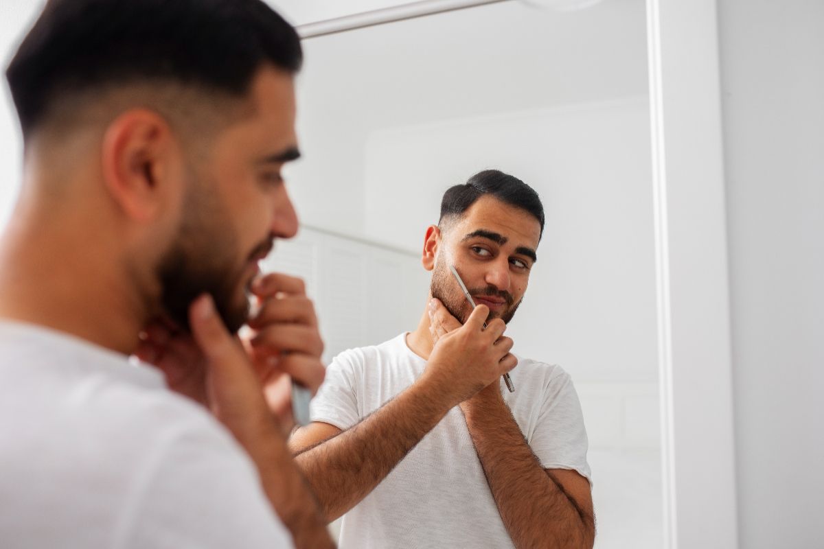 6 Cara Merawat Kumis Cowok Biar Selalu Rapi dan Nggak Berantakan Tanpa Ribet