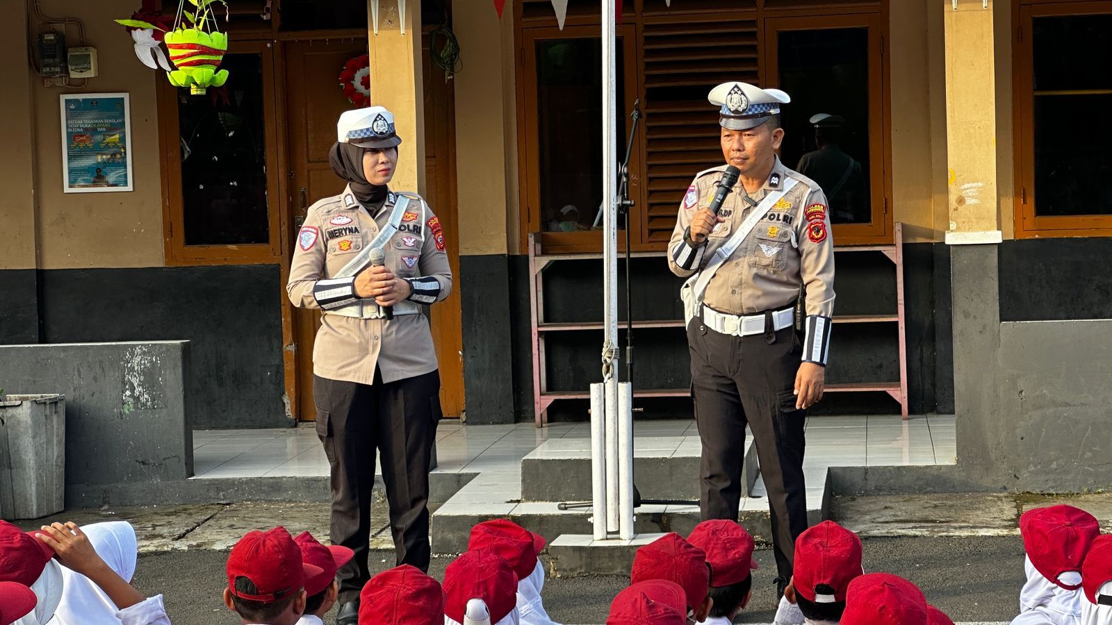 EDUKASI PENCEGAHAN KENAKALAN REMAJA, SATLANTAS POLRES PURWAKARTA RUTIN GELAR “POLICE GOES TO SCHOOL”