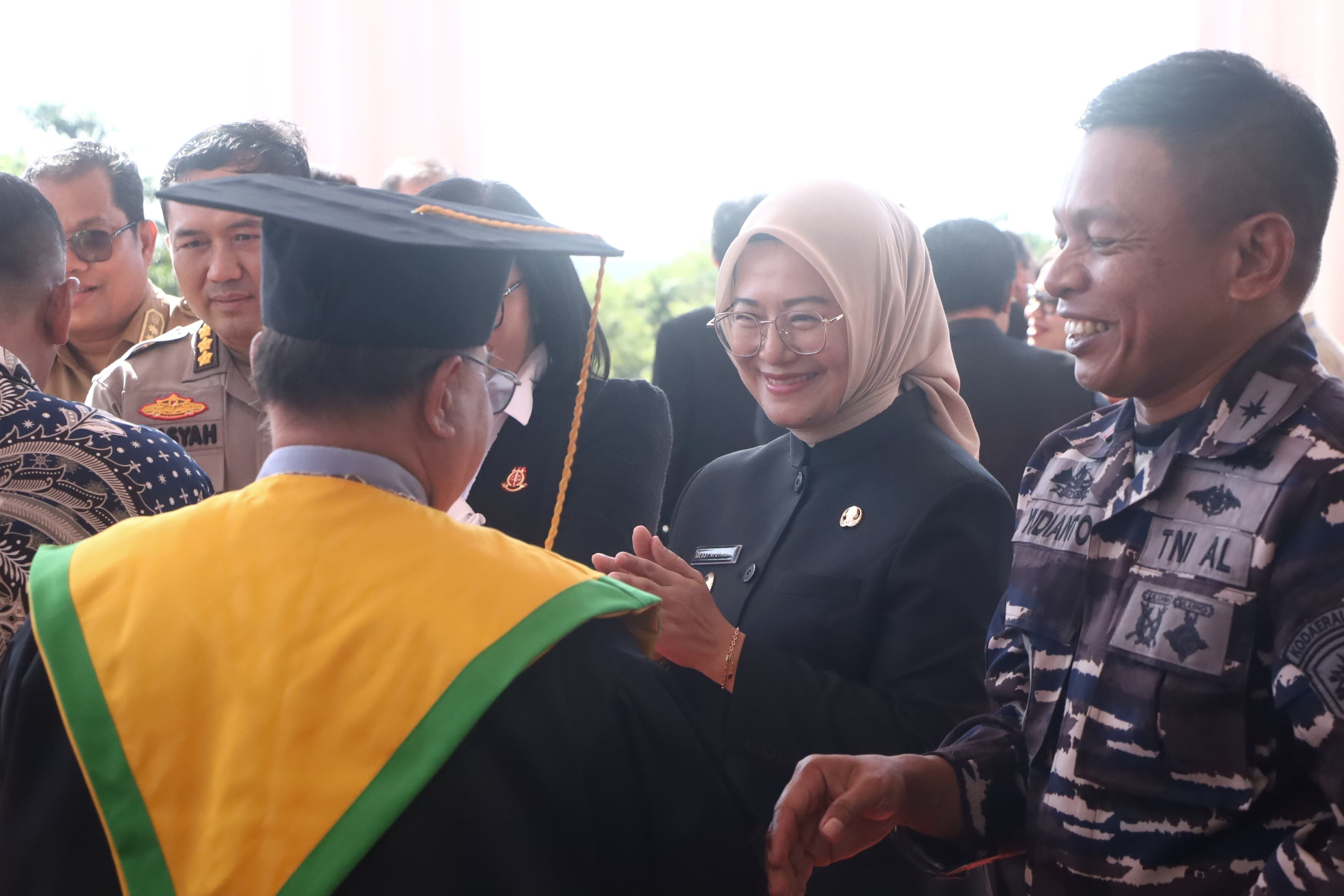 Hadiri Pengukuhan Tiga Guru Besar UBB, Dessy Sebut Bukti Majunya Peran Perempuan Bangka Belitung di Bidang Pendidikan