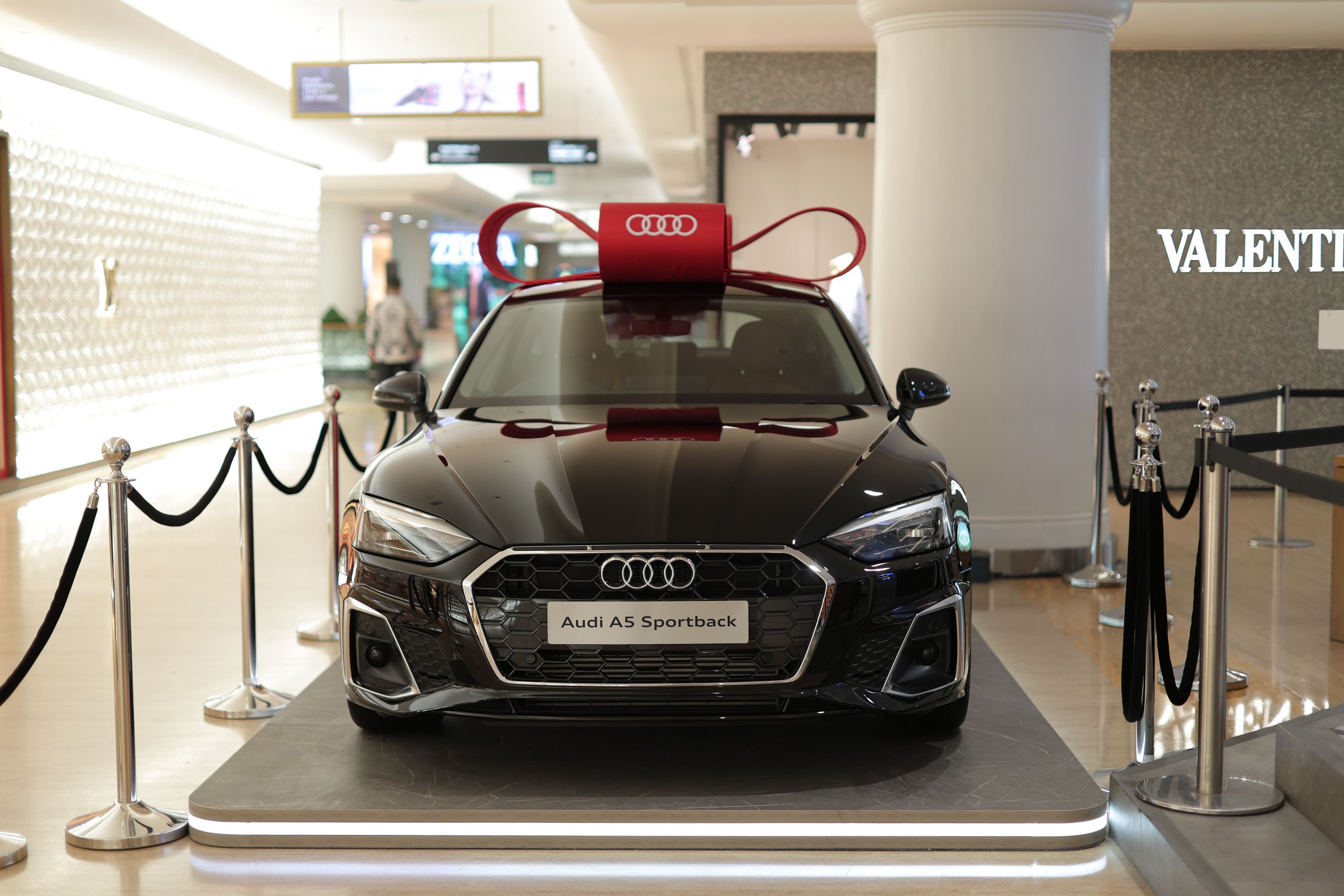 Audi Indonesia Rayakan 36 Tahun Plaza Indonesia dengan Audi A5 Sportback