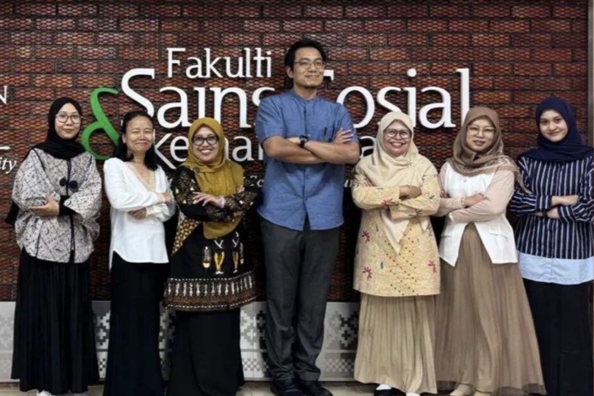 Tingkatkan Keselamatan Kerja, UNS dan UKM Edukasi Pekerja Migran Perempuan Indonesia di Malaysia