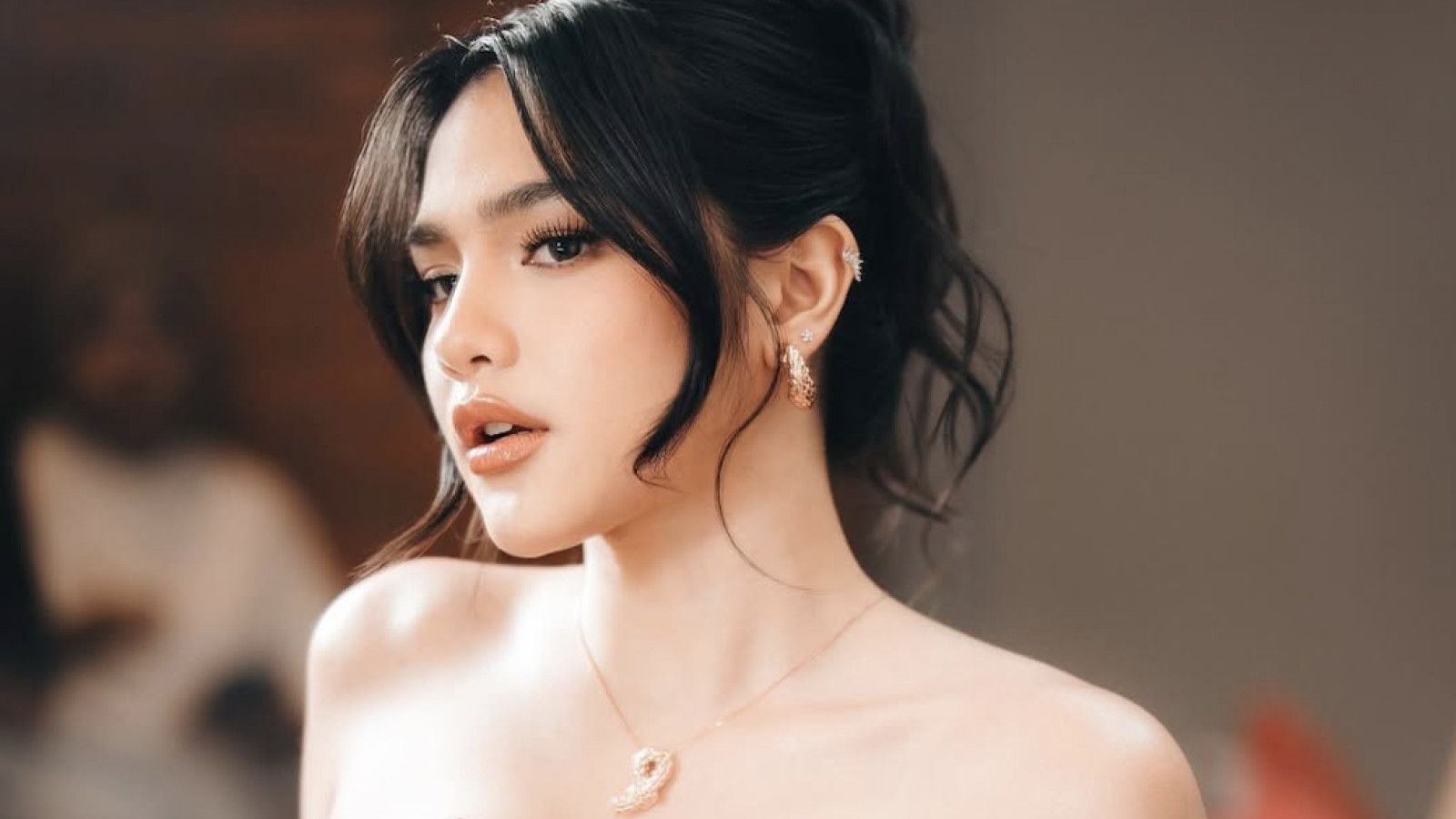 Davina Karamoy Santai Hadapi Kontroversi Adegan di Serial Terbaru