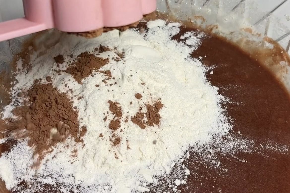 Viral! Resep Strawberry Dubai Brownies, Dessert Mewah dengan Tekstur Fudgy