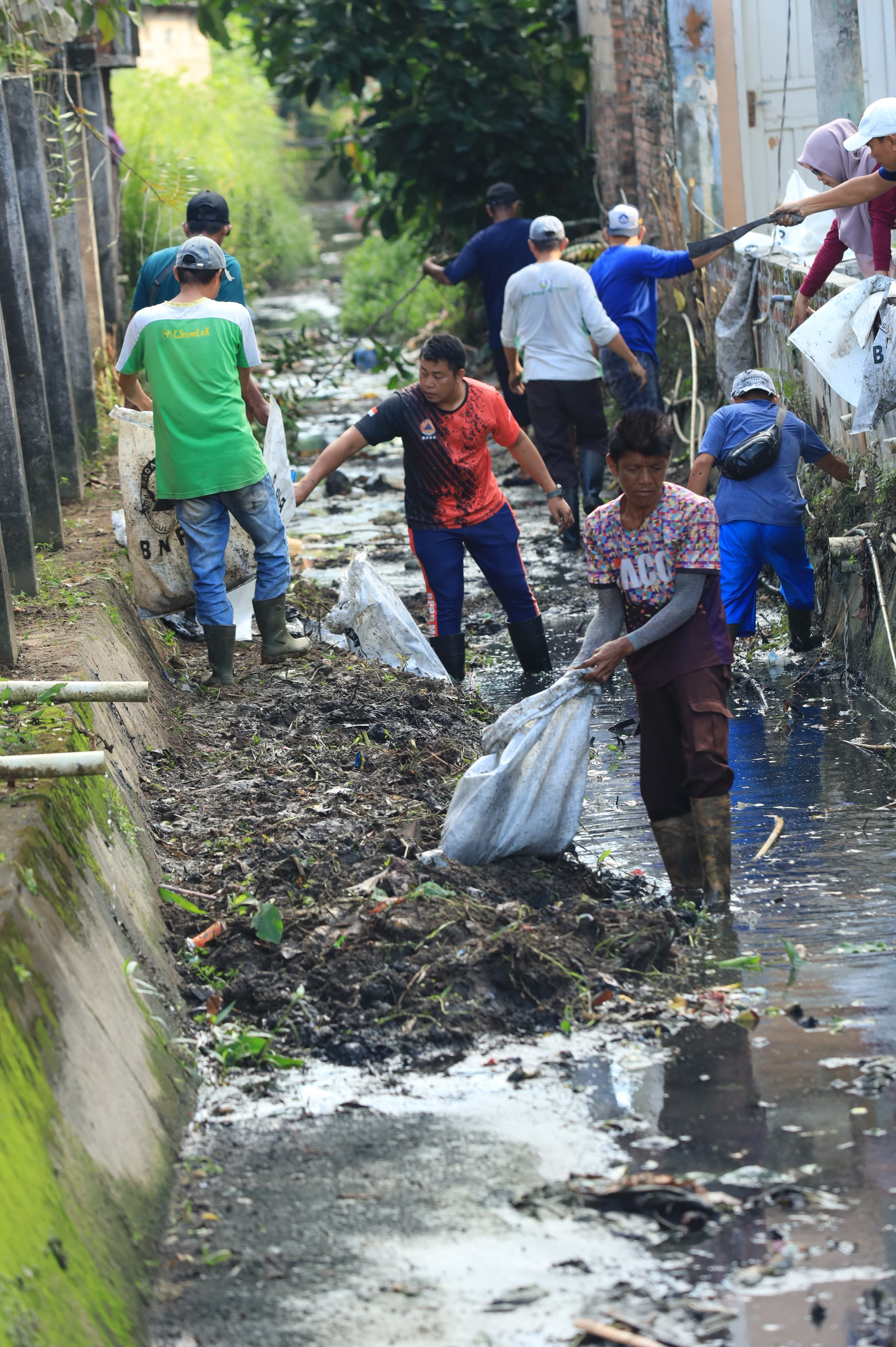 Galakkan Program Gotong Royong ASRI, Wawako Desy Ingatkan Warga Pentingnya Menjaga Kebersihan Lingkungan