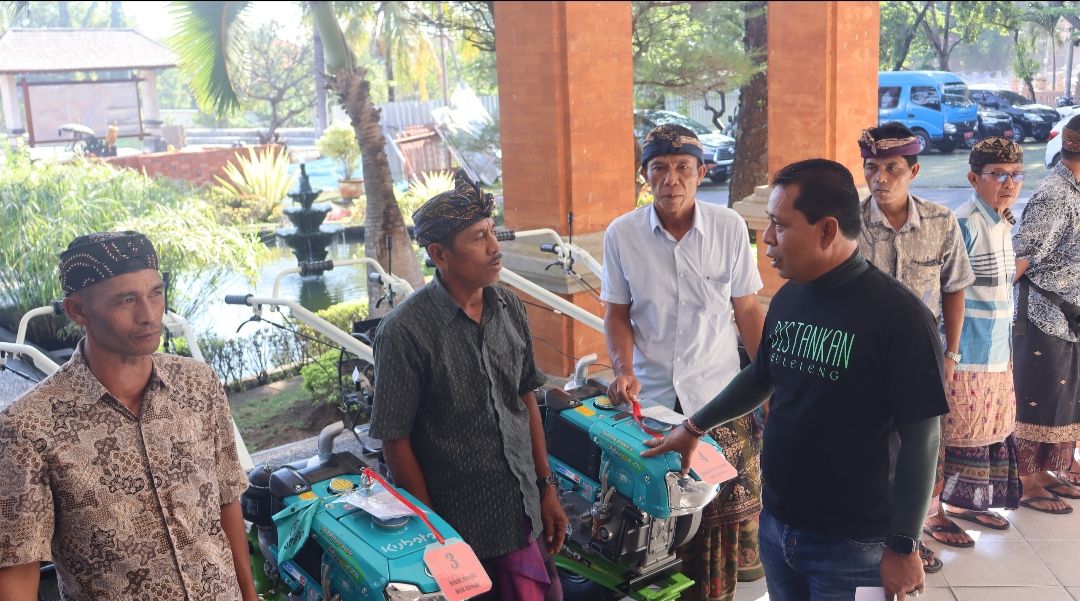 Perkuat Sektor Pertanian, Pemkab Buleleng Gelontorkan Bantuan Traktor dan Irigasi
