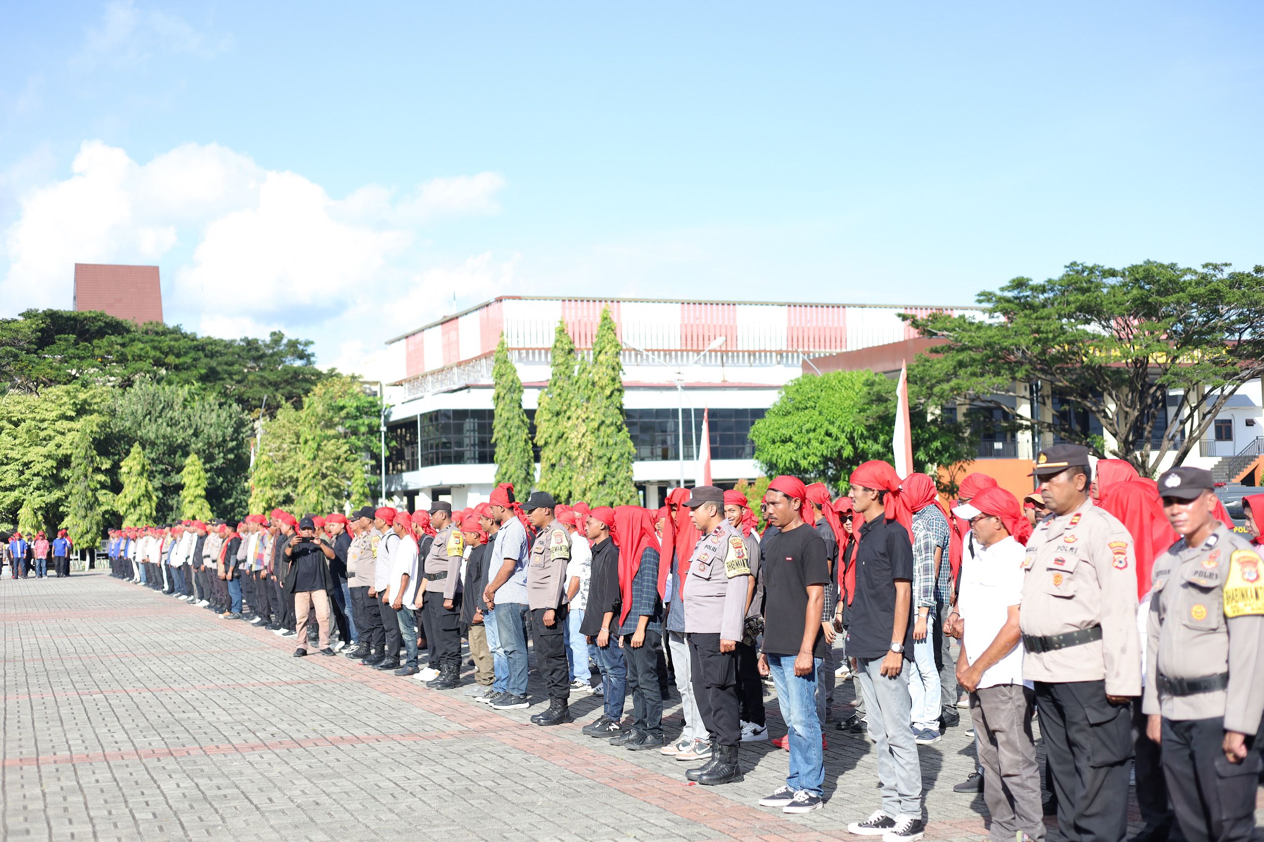 1000 Peserta Hadiri Apel Gelar Sabuk Kamtibmas Dan Potmas 2026, Kapolda Maluku: Keamanan Tak Bisa Ditangani Sendiri