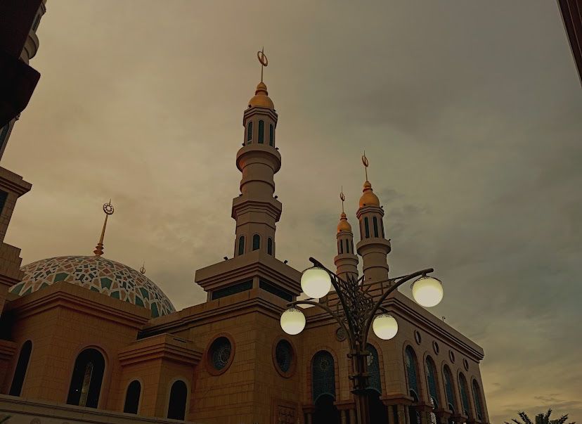 Simbol Asmaul Husna di Langit Samarinda: Menelisik Filosofi Menara 99 Meter Islamic Center
