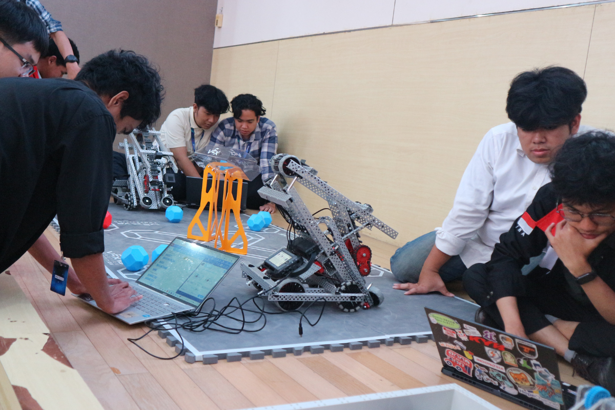 ProVisi Gandeng UNPAD, Cetak Inovator Muda Lewat Workshop Intelligent Systems Academy 2026