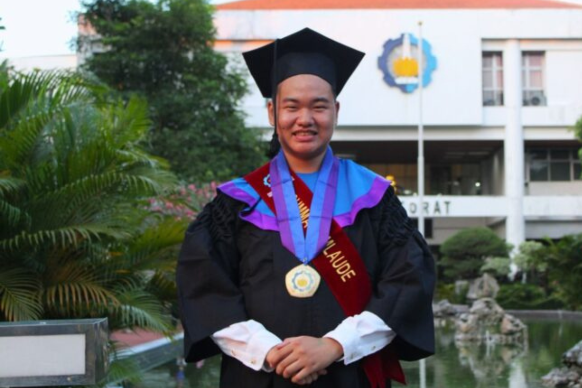 Inspiratif! 2 Mahasiswa ITS Raih Predikat Wisudawan Terbaik, IPK Nyaris Sempurna