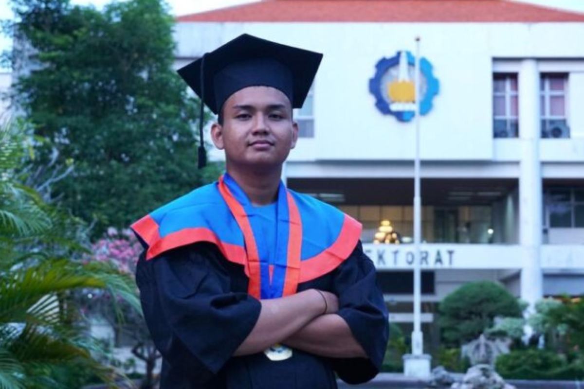 Inspiratif! 2 Mahasiswa ITS Raih Predikat Wisudawan Terbaik, IPK Nyaris Sempurna