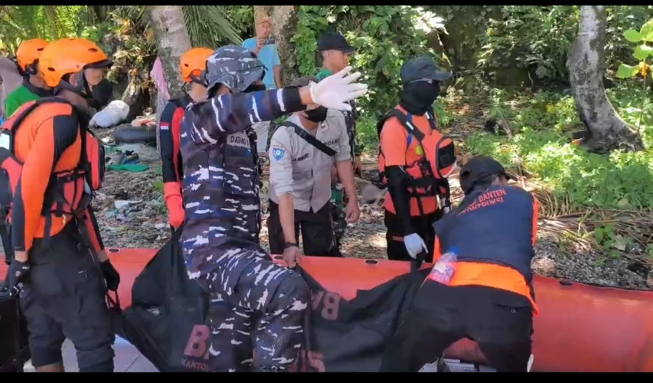 Tim SAR Gabungan Temukan WNA Asal China Terseret Ombak di Pantai Cibobos Meninggal Dunia