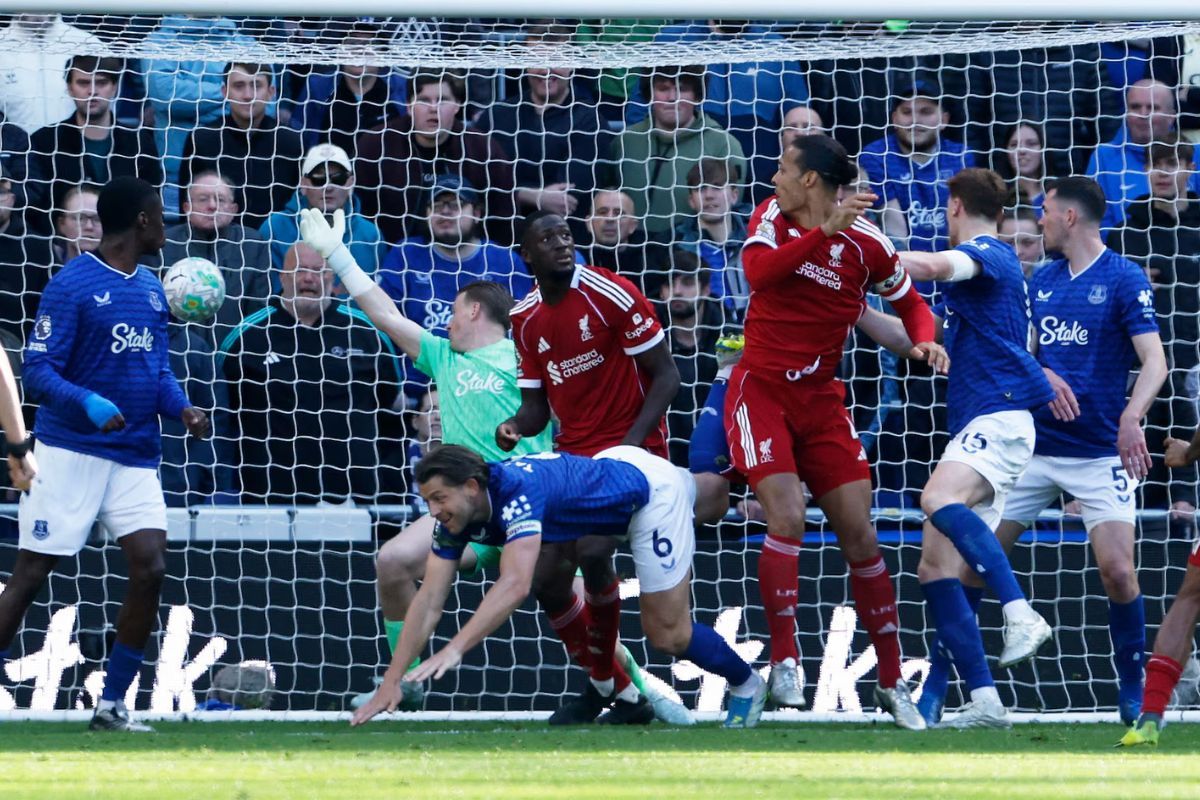 Liverpool Bungkam Everton 2-1, Van Dijk Cetak Gol Kemenangan