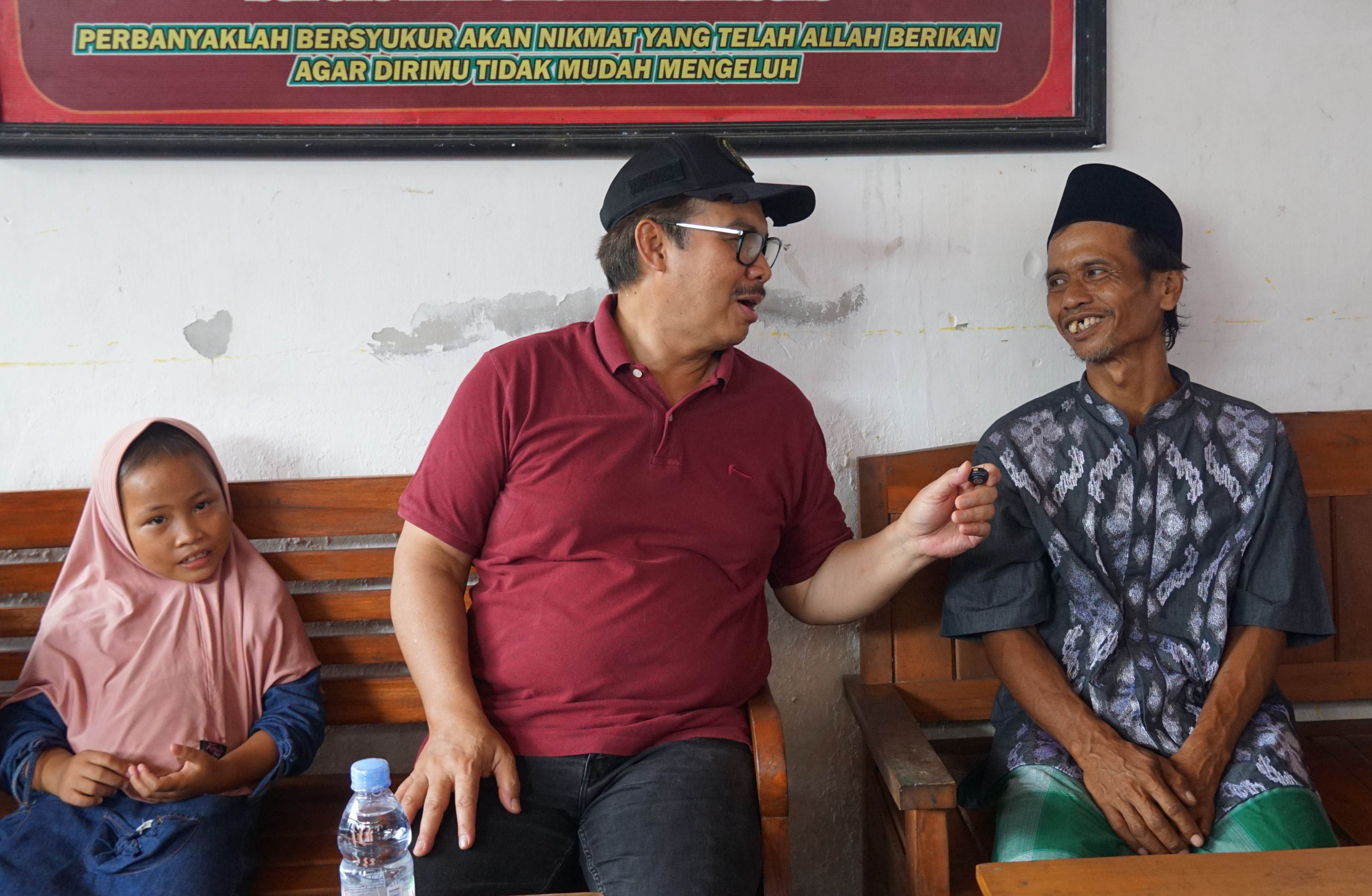 Sikat Batas Wilayah, Wali Kota Jogja Jamin Kehidupan Azizah Bocah Pemulung dan Ayahnya yang Sakit