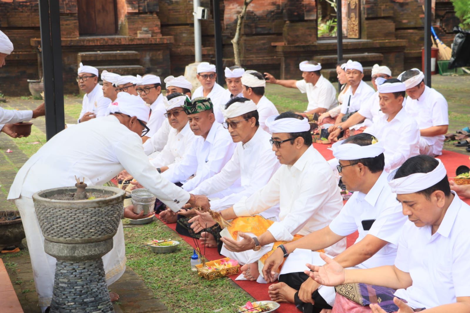 Pemkot Denpasar Gelar Persembahyangan Tumpek Landep, Perkuat Spiritualitas dan Harmoni