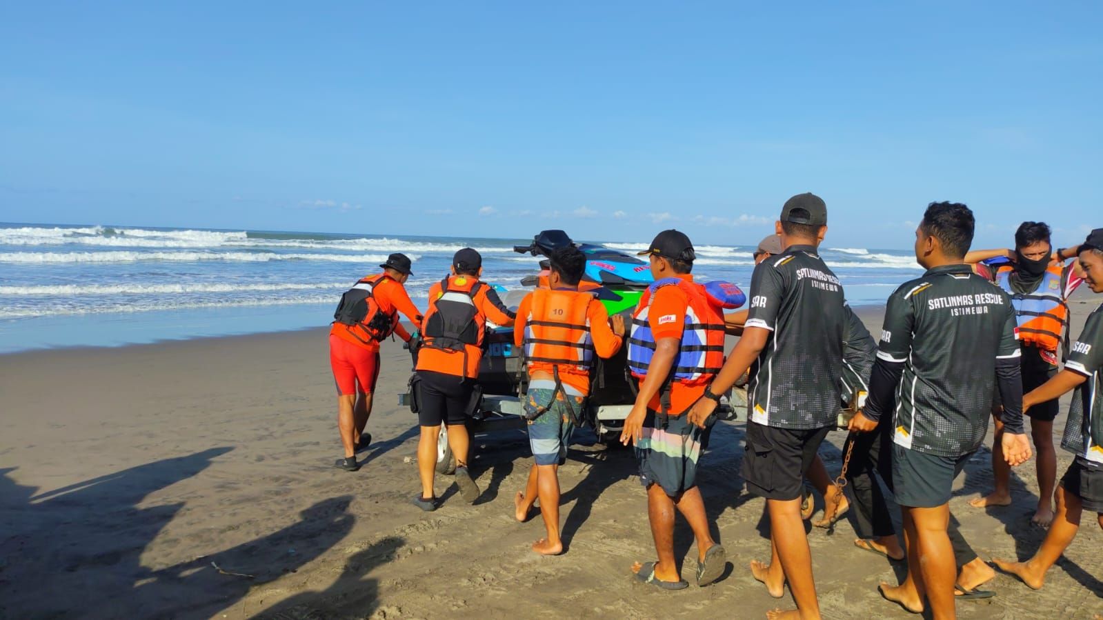 Remaja Asal Sewon Hilang Terseret Arus Saat Surfing di Pantai Parangtritis, Tim SAR Gabungan Gelar Operasi Pencarian Hari Kedua