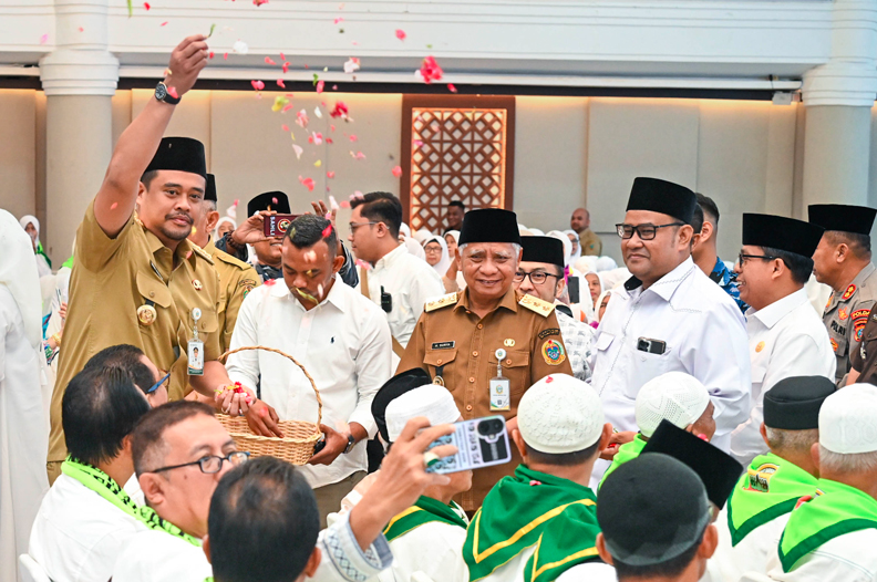 Berangkat ke Tanah Suci, Jemaah Haji Sumut Diingatkan Jaga Nama Baik Daerah