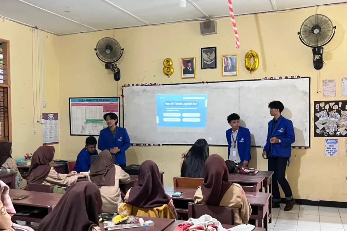 Mahasiswa Universitas Pertamina Kenalkan Dunia Logistik ke Siswa SMA Lewat ARNAFEST 2026