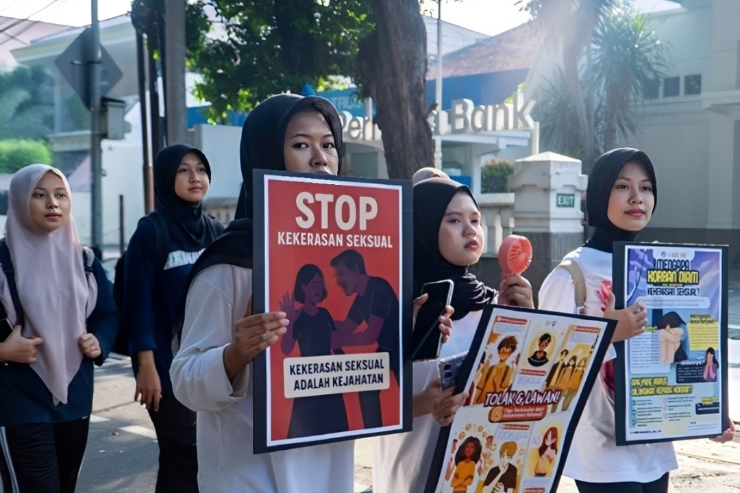 Rayakan Hari Kartini, Unesa Turun ke Jalan Kampanyekan Lawan Kekerasan dan Peduli Mental
