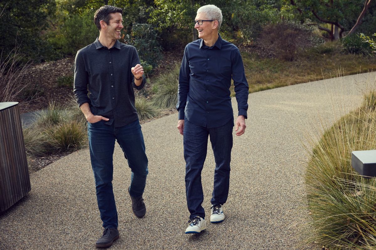 Apple Tunjuk John Ternus sebagai CEO Baru, Tim Cook Jadi Chairman Eksekutif