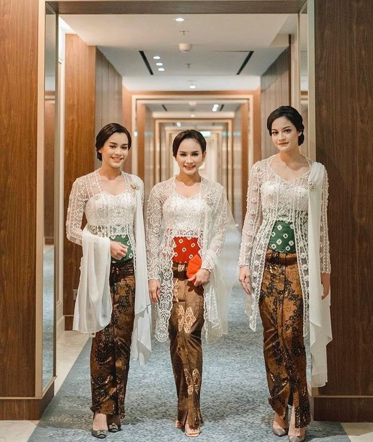 Inspirasi Fashion Wanita Rayakan Hari Kartini: Anggun, Modern dan Penuh Makna